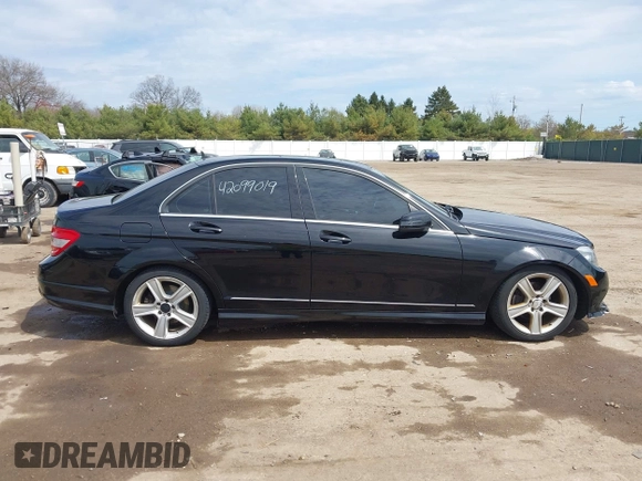 2011 Mercedes-Benz C 300 Sport z VIN WDDGF8BB0BR187349, wystawiony jako IAAI lot #42099019 z przebiegiem 152 338 mil mil oraz . Historia ofert i sprzedaży dostępna na DreamBid. Obrazek 13.