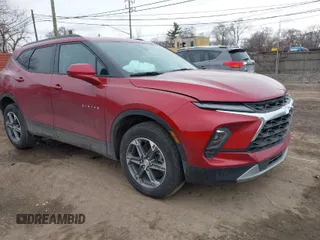2024 Chevrolet Blazer LT z VIN 3GNKBCR48RS255972, wystawiony jako IAAI lot #41461480 z przebiegiem 8 870 mil mil oraz . Historia ofert i sprzedaży dostępna na DreamBid. Obrazek 1.