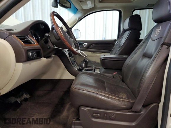 2011 Cadillac Escalade ESV Platinum Edition z VIN 1GYS4KEF7BR252763, wystawiony jako Copart lot #55679055 z przebiegiem 188 590 mil mil oraz Czysty tytuł • Clean title. Historia ofert i sprzedaży dostępna na DreamBid. Obrazek 7.