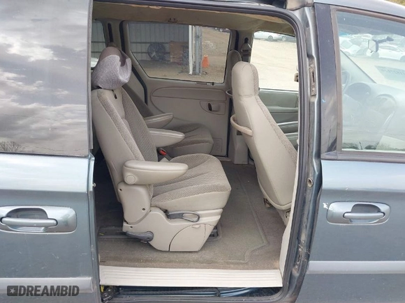 2005 Dodge Caravan SXT with VIN 1D4GP45R15B230816, listed as a IAAI auction lot 41827129 with 143,116 mi miles. Bid and sale history available at carsss.com. Image 8.