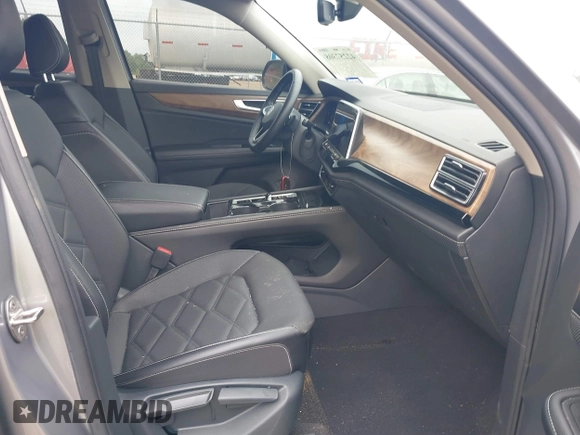 2024 Volkswagen Atlas SE with VIN 1V2WR2CA6RC574936, listed as a IAAI auction lot 42257308 with 23,370 mi miles and . Bid and sale history available at DreamBid. Image 5.