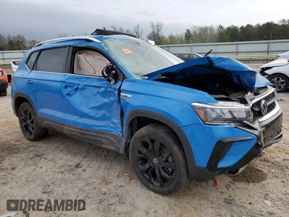 2022 Volkswagen Taos SE z VIN 3VVLX7B27NM062985, wystawiony jako Copart lot #51644395 z przebiegiem 41 883 mil mil oraz Szkody całkowita. Historia ofert i sprzedaży dostępna na DreamBid. Obrazek 4.
