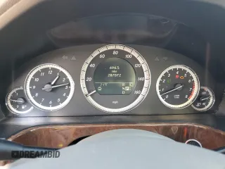 2010 Mercedes-Benz E 550 Luxury with VIN WDDHF7CB4AA213798, listed as a Copart auction lot 81071164 with 287,072 mi miles and Salvage Title. Bid and sale history available at DreamBid. Image 9.