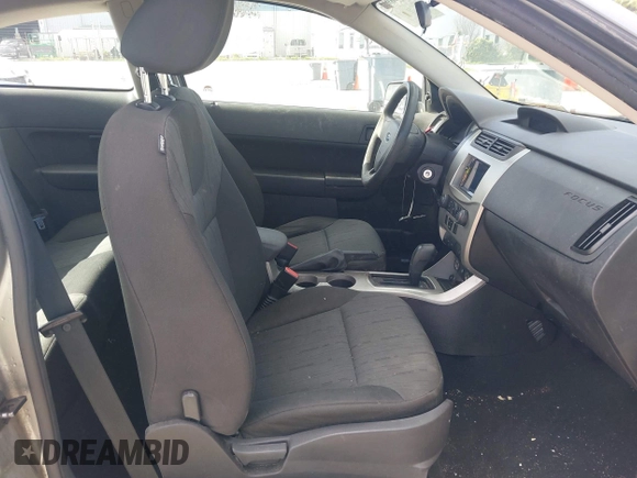 2008 Ford Focus SE with VIN 1FAHP33NX8W135881, listed as a IAAI auction lot 41668949 with 160,261 mi miles. Bid and sale history available at carsss.com. Image 5.