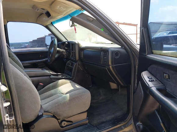 2003 Chevrolet Silverado 1500 LS with VIN 2GCEK19T231190833, listed as a IAAI auction lot 41963694 with 170,373 mi miles. Bid and sale history available at carsss.com. Image 5.