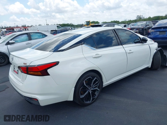 2024 Nissan Altima SR z VIN 1N4BL4CVXRN427304, wystawiony jako IAAI lot #42194928 z przebiegiem 10 679 mil mil oraz . Historia ofert i sprzedaży dostępna na DreamBid. Obrazek 4.