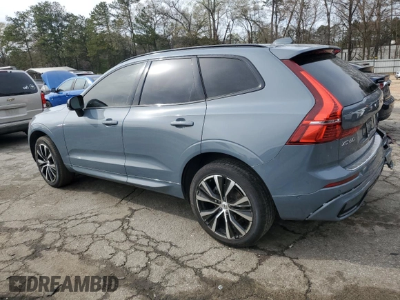 2023 Volvo XC60 Plus Dark Theme z VIN YV4L12RW9P1337099, wystawiony jako Copart lot #50022415 z przebiegiem 38 996 mil mil oraz Szkoda całkowita • Salvage title. Historia ofert i sprzedaży dostępna na DreamBid. Obrazek 2.