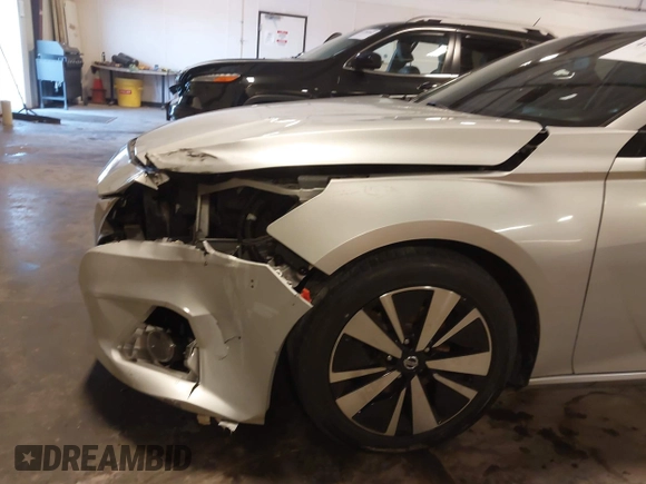 2019 Nissan Altima 2.5 SL with VIN 1N4BL4EV9KC199746, listed as a IAAI auction lot 41791017 with 86,064 mi miles. Bid and sale history available at carsss.com. Image 6.