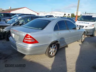 2002 Mercedes-Benz C 230/260/280/320 z VIN WDBRF61J12F141044, wystawiony jako IAAI lot #41424841 z przebiegiem 304 862 mil mil oraz . Historia ofert i sprzedaży dostępna na DreamBid. Obrazek 4.