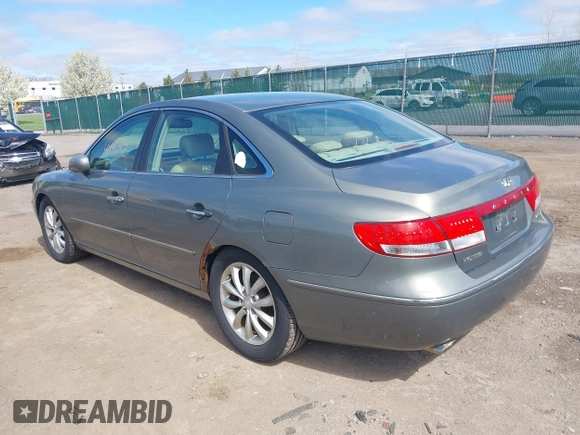 2006 Hyundai Azera SE with VIN KMHFC46F26A132762, listed as a IAAI auction lot 42142152 with 165,673 mi miles and . Bid and sale history available at DreamBid. Image 3.