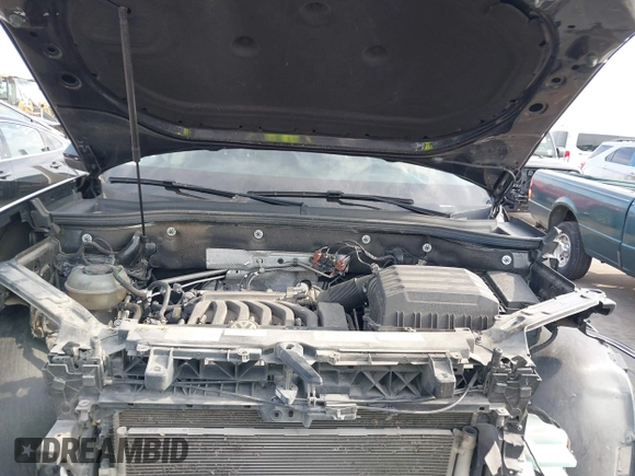2021 Volkswagen Atlas SE z VIN 1V2HR2CA0MC543876, wystawiony jako IAAI lot #41598298 z przebiegiem 99 171 mil mil oraz . Historia ofert i sprzedaży dostępna na DreamBid. Obrazek 10.