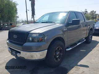 2006 Ford F-150 XLT z VIN 1FTPW125X6KA93635, wystawiony jako IAAI lot #42094360 z przebiegiem 165 844 mil mil oraz . Historia ofert i sprzedaży dostępna na DreamBid. Obrazek 2.