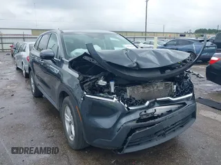 2022 Kia Sorento LX z VIN 5XYRG4LC8NG116399, wystawiony jako IAAI lot #42074234 z przebiegiem 58 217 mil mil oraz . Historia ofert i sprzedaży dostępna na DreamBid. Obrazek 1.