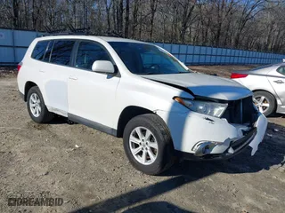 2013 Toyota Highlander with VIN 5TDZK3EH6DS101676, listed as a IAAI auction lot 41212515 with 139,755 mi miles. Bid and sale history available at carsss.com. Image 1.