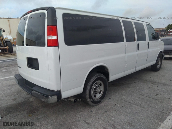 2019 Chevrolet Express Passenger LT with VIN 1GAZGPFG2K1247624, listed as a IAAI auction lot 30701525 with 22,150 mi miles. Bid and sale history available at carsss.com. Image 4.