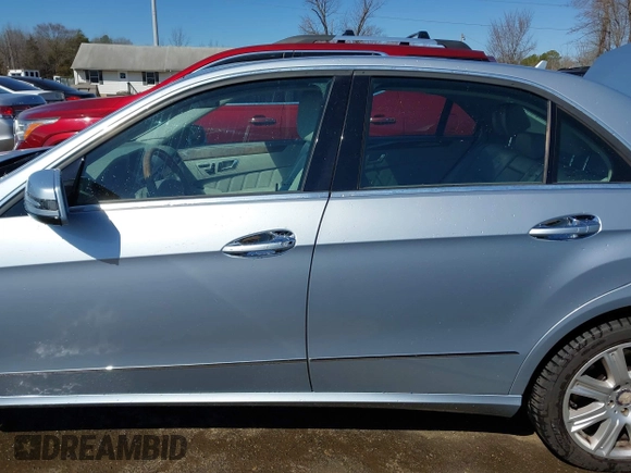 2013 Mercedes-Benz E-Class E 350 Luxury with VIN WDDHF8JB5DA673534, listed as a IAAI auction lot 41699534 with 120,173 mi miles. Bid and sale history available at carsss.com. Image 14.