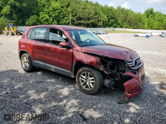 2011 Volkswagen Tiguan S z VIN WVGAV7AX3BW001598, wystawiony jako Copart lot #57518545 z przebiegiem 135 668 mil mil oraz Szkoda całkowita • Salvage title. Historia ofert i sprzedaży dostępna na DreamBid. Obrazek 4.