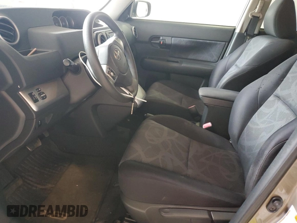 2012 Scion xB z VIN JTLZE4FE6C1145727, wystawiony jako Copart lot #54135915 z przebiegiem 111 652 mil mil oraz Szkody całkowita. Historia ofert i sprzedaży dostępna na DreamBid. Obrazek 7.
