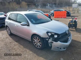 2013 Volkswagen Golf w/Conv & Sunroof с VIN WVWDB7AJ3DW131454, выставлен на аукционе IAAI как лот 41844393 с пробегом 174 704 миль миль и . История ставок и продаж доступна на DreamBid. Изображение 1.