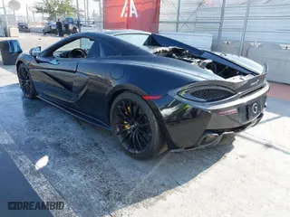 2019 McLaren 570S with VIN SBM13FAA2KW006203, listed as a IAAI auction lot 40915548 with 1 mi miles. Bid and sale history available at carsss.com. Image 3.