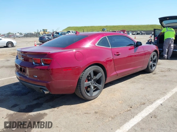 2010 Chevrolet Camaro 2SS z VIN 2G1FK1EJ8A9185524, wystawiony jako IAAI lot #42034608 z przebiegiem 156 545 mil mil oraz . Historia ofert i sprzedaży dostępna na DreamBid. Obrazek 4.