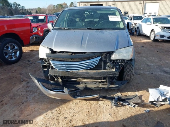 2014 Chrysler Town & Country Touring with VIN 2C4RC1BG1ER204558, listed as a IAAI auction lot 41100287 with 176,107 mi miles. Bid and sale history available at carsss.com. Image 12.