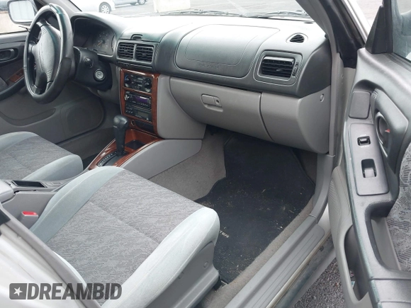 2000 Subaru Forester L with VIN JF1SF6353YH701667, listed as a IAAI auction lot 41499844 with 203,050 mi miles. Bid and sale history available at carsss.com. Image 5.
