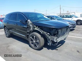 2020 Buick Enclave Essence with VIN 5GAERBKW2LJ313804, listed as a IAAI auction lot 40031923 with 66,157 mi miles. Bid and sale history available at carsss.com. Image 1.