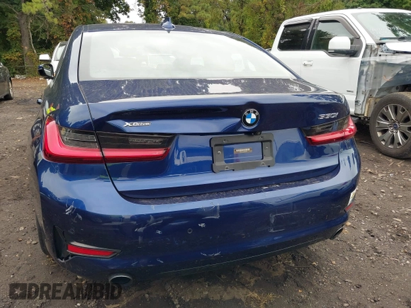 2020 BMW 3 Series 330i xDrive with VIN 3MW5R7J00L8B36008, listed as a IAAI auction lot 40459958 with 32,465 mi miles. Bid and sale history available at carsss.com. Image 17.