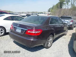 2010 Mercedes-Benz E-Class E 350 Luxury with VIN WDDHF8HBXAA251115, listed as a IAAI auction lot 41901802 with 134,323 mi miles. Bid and sale history available at carsss.com. Image 4.