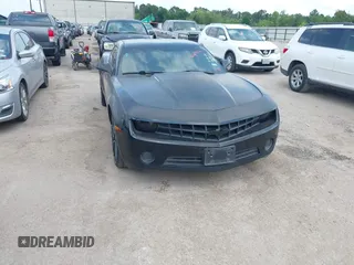 2012 Chevrolet Camaro 2LS z VIN 2G1FA1E31C9116701, wystawiony jako IAAI lot #42269952 z przebiegiem 216 405 mil mil oraz . Historia ofert i sprzedaży dostępna na DreamBid. Obrazek 1.