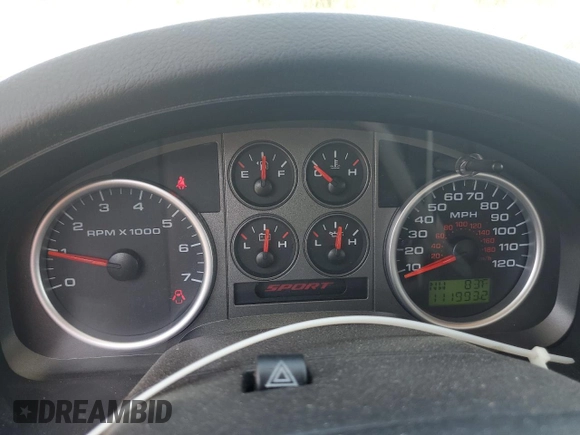 2007 Ford F-150 XL z VIN 1FTPX12V67KC43514, wystawiony jako Copart lot #57226735 z przebiegiem 111 993 mil mil oraz Czysty tytuł • Clean title. Historia ofert i sprzedaży dostępna na DreamBid. Obrazek 9.