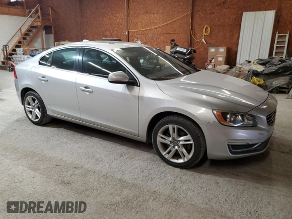 2014 Volvo S60 T5 z VIN YV1612FS9E2278834, wystawiony jako Copart lot #56123805 z przebiegiem 138 038 mil mil oraz Czysty tytuł • Clean title. Historia ofert i sprzedaży dostępna na DreamBid. Obrazek 4.
