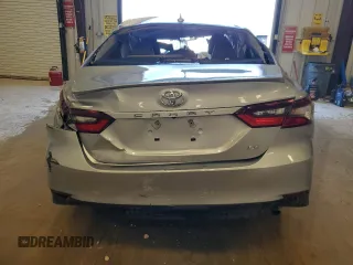 2024 Toyota Camry LE z VIN 4T1C11AK0RU911611, wystawiony jako Copart lot #49088535 z przebiegiem 23 972 mil mil oraz Czysty tytuł • Clean title. Historia ofert i sprzedaży dostępna na DreamBid. Obrazek 6.