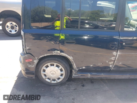 2006 Scion xB z VIN JTLKT324164064751, wystawiony jako IAAI lot #42450248 z przebiegiem 131 649 mil mil oraz . Historia ofert i sprzedaży dostępna na DreamBid. Obrazek 6.