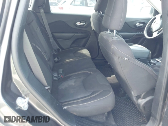 2016 Jeep Cherokee Latitude z VIN 1C4PJMCS1GW367447, wystawiony jako IAAI lot #42367643 z przebiegiem 151 072 mil mil oraz . Historia ofert i sprzedaży dostępna na DreamBid. Obrazek 8.