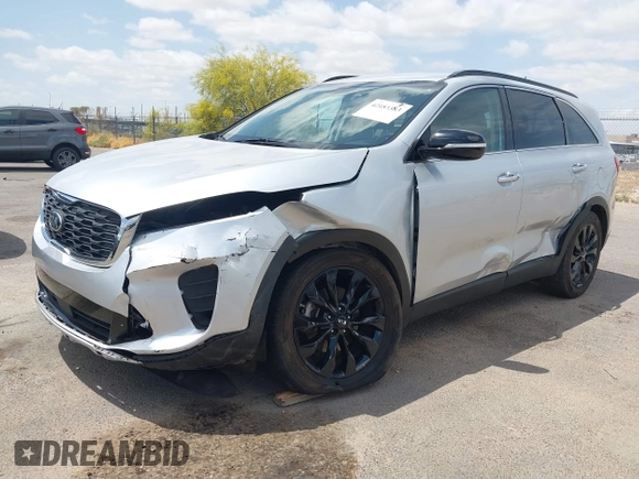2020 Kia Sorento S z VIN 5XYPG4A55LG694372, wystawiony jako IAAI lot #42183383 z przebiegiem 57 980 mil mil oraz . Historia ofert i sprzedaży dostępna na DreamBid. Obrazek 2.