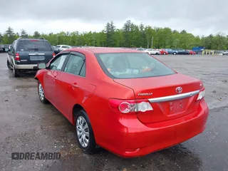 2013 Toyota Corolla L z VIN 2T1BU4EE7DC944351, wystawiony jako IAAI lot #42317905 z przebiegiem 115 632 mil mil oraz . Historia ofert i sprzedaży dostępna na DreamBid. Obrazek 3.