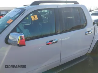 2010 Ford Explorer Sport Trac XLT z VIN 1FMEU3BE3AUF03502, wystawiony jako IAAI lot #41752719 z przebiegiem 142 733 mil mil oraz . Historia ofert i sprzedaży dostępna na DreamBid. Obrazek 14.