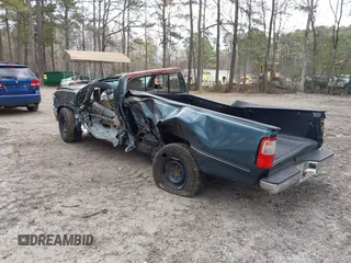 1995 Toyota T100 z VIN JT4VD11E8S0006805, wystawiony jako IAAI lot #41867368 z przebiegiem 261 130 mil mil oraz . Historia ofert i sprzedaży dostępna na DreamBid. Obrazek 3.