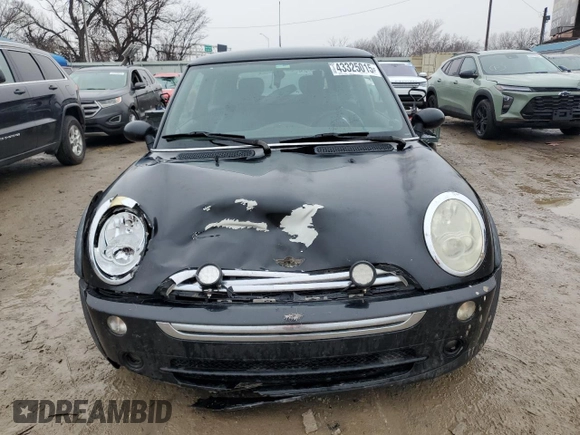 2005 MINI Hardtop z VIN WMWRC33525TK61317, wystawiony jako Copart lot #43325015 z przebiegiem 159 089 mil mil oraz Szkoda całkowita • Salvage title. Historia ofert i sprzedaży dostępna na DreamBid. Obrazek 5.