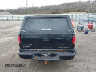 2001 Chevrolet S-10 LS with VIN 1GCCS19W818112858, listed as a IAAI auction lot 41955250 with 185,516 mi miles and . Bid and sale history available at DreamBid. Image 16.