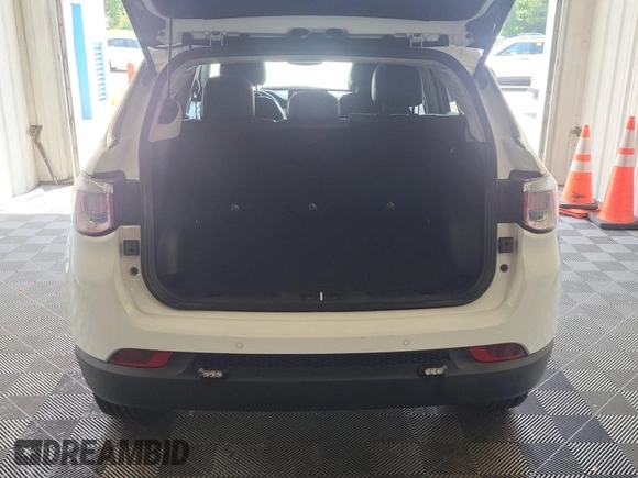 2022 Jeep Compass Latitude z VIN 3C4NJDBB2NT205936, wystawiony jako IAAI lot #42885857 z przebiegiem 39 157 mil mil oraz . Historia ofert i sprzedaży dostępna na DreamBid. Obrazek 20.