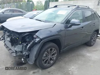 2024 Toyota RAV4 Hybrid XLE Premium z VIN JTMB6RFV5RJ059437, wystawiony jako IAAI lot #42485203 z przebiegiem 4 200 mil mil oraz . Historia ofert i sprzedaży dostępna na DreamBid. Obrazek 19.