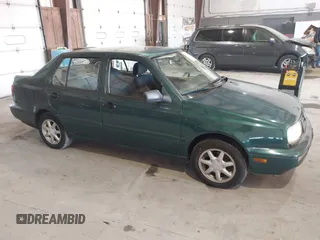 1997 Volkswagen Jetta z VIN 3VWSB81H2VM004333, wystawiony jako IAAI lot #41443404 z przebiegiem 172 479 mil mil oraz . Historia ofert i sprzedaży dostępna na DreamBid. Obrazek 1.