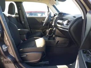 2018 Jeep Renegade Latitude with VIN ZACCJABB5JPH92303, listed as a IAAI auction lot 41762062 with 89,717 mi miles. Bid and sale history available at carsss.com. Image 5.