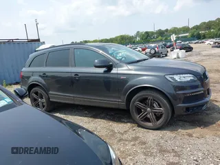 2014 Audi Q7 S line Prestige z VIN WA1DGAFE5ED006957, wystawiony jako IAAI lot #42488440 z przebiegiem 123 814 mil mil oraz . Historia ofert i sprzedaży dostępna na DreamBid. Obrazek 13.