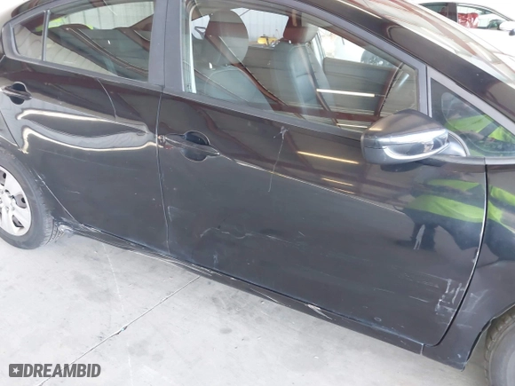 2016 Kia Forte LX with VIN KNAFK4A60G5581458, listed as a IAAI auction lot 42089089 with 118,083 mi miles. Bid and sale history available at carsss.com. Image 6.