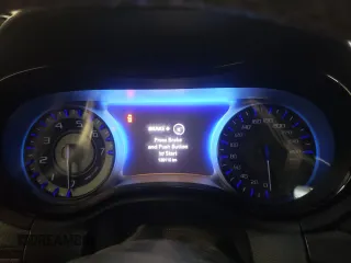 2015 Chrysler 300 S z VIN 2C3CCABG9FH845376, wystawiony jako Copart lot #59557465 z przebiegiem 139 110 mil mil oraz Szkoda całkowita • Salvage title. Historia ofert i sprzedaży dostępna na DreamBid. Obrazek 9.