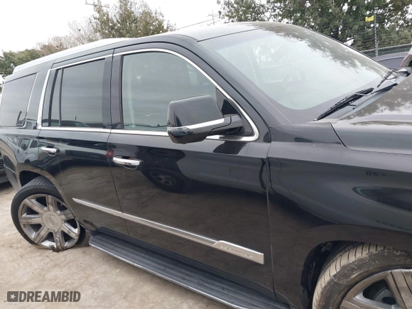 2018 Cadillac Escalade Luxury with VIN 1GYS4BKJ3JR143952, listed as a IAAI auction lot 41333902 with 124,265 mi miles. Bid and sale history available at carsss.com. Image 13.